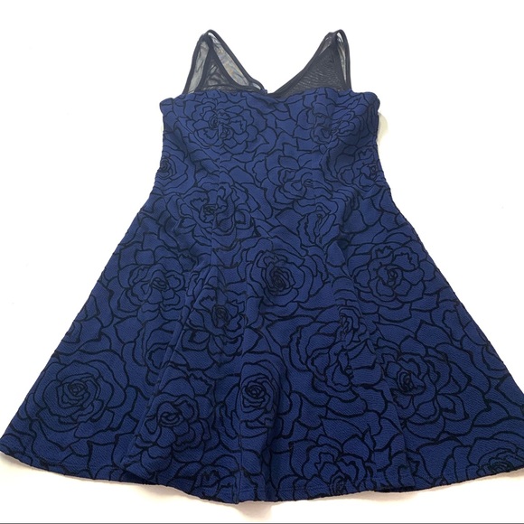 NWT TRIXXI navy dress W/rose embroidery pattern - Picture 2 of 8